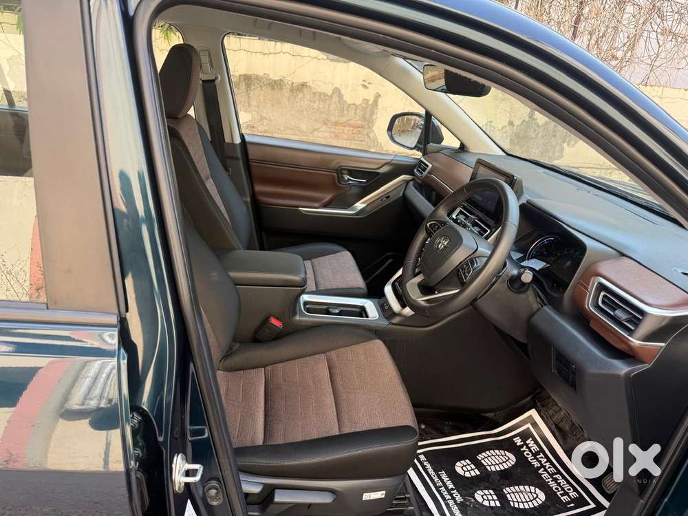 Toyota Innova Hycross 2.0 Vx Hybrid 7 Str, 2025