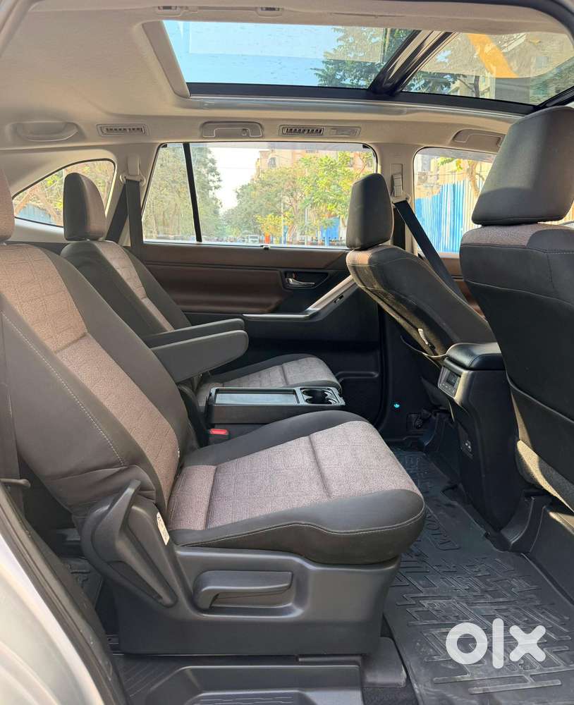 Toyota Innova Hycross