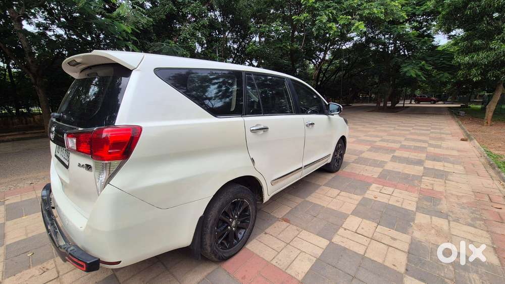 Toyota Innova Crysta 2.4 V 8 Str, 2016, Diesel