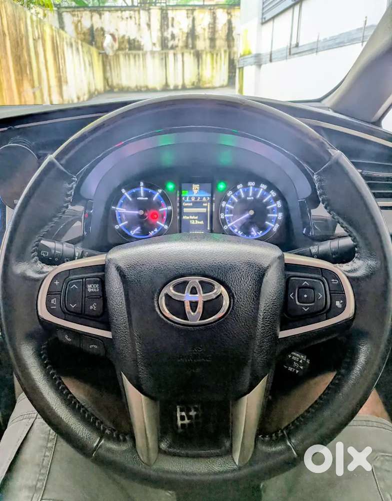 Toyota Innova Crysta 2.8 At Top 2016