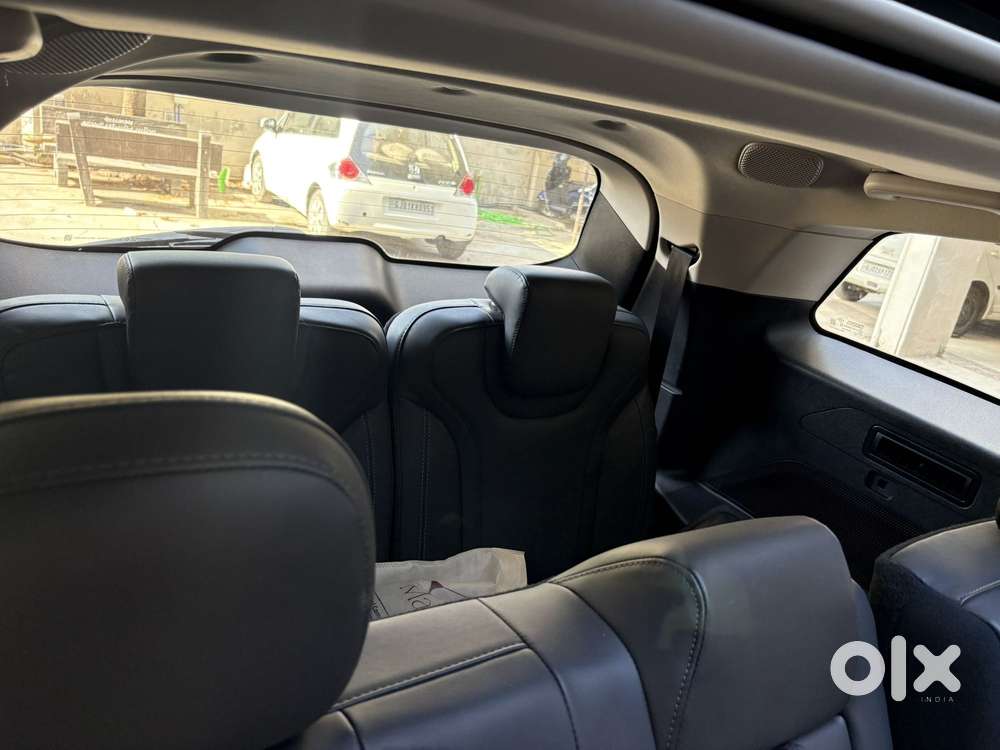 Mahindra Xuv700 2.2 Ax 7 Diesel At Luxury Pack Str, 2025, Diesel