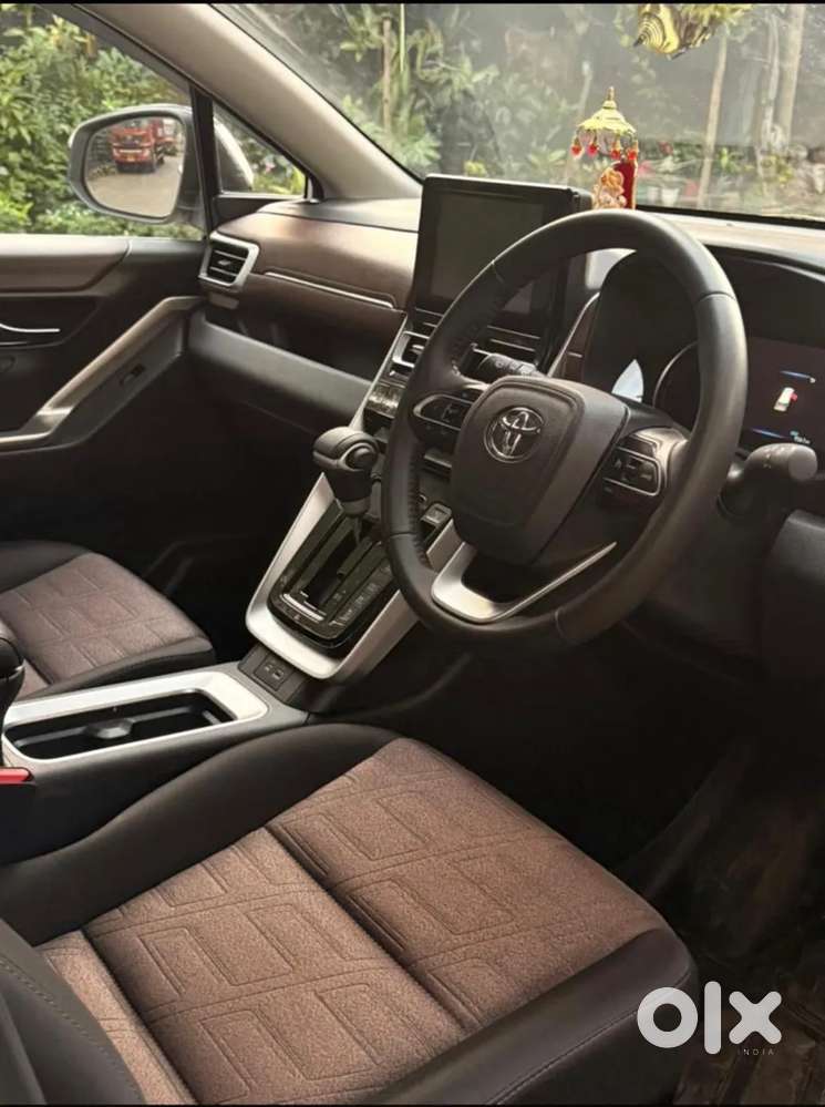 Toyota Innova Hycross 2.0 Vx (o) Hybrid 8 Str, 2024, Petrol