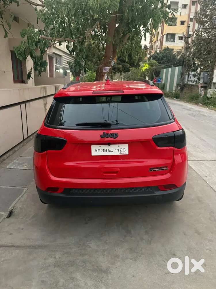 Pin To Pin Showroom Track Genuine Vehicle