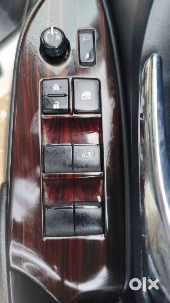 Toyota Innova Crysta 2.4 G Plus Mt 8 Str, 2025, Diesel