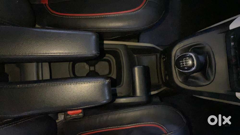 Mahindra Marazzo M6, 2019, Diesel