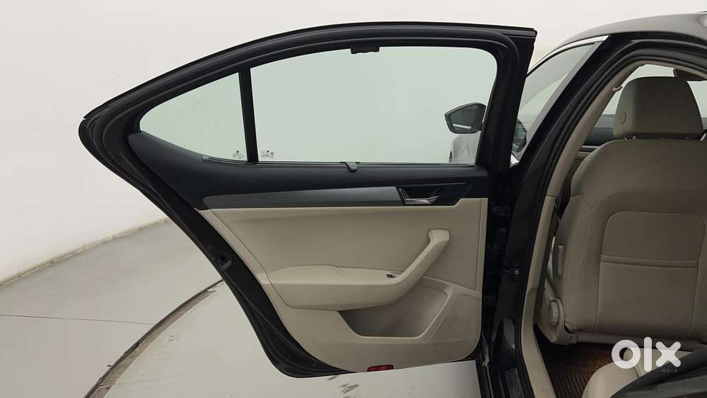 Skoda Superb Style 1.8 Tsi At, 2018, Petrol