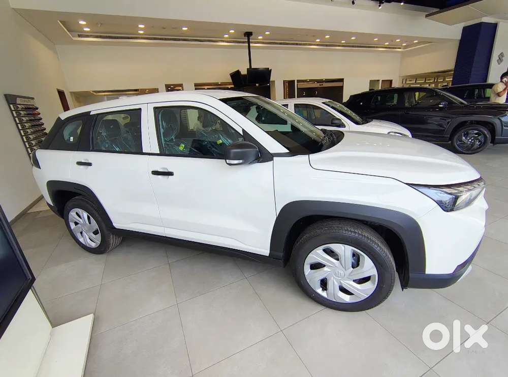 Victoris Lxi Cng White New Showroom Car 0 Km