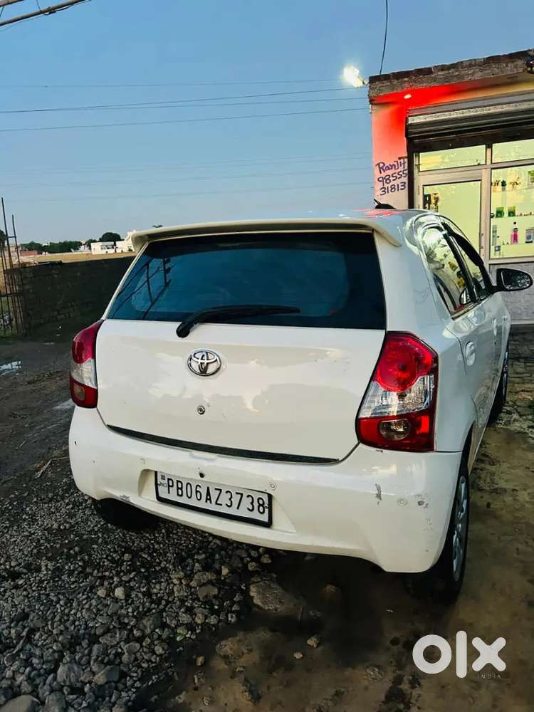 Brand New Condition 80 Percent Tyre Condition Top Model 2015 Model Vd