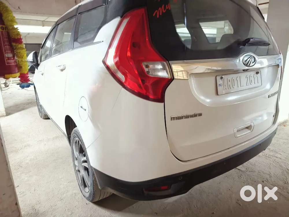 Mahindra Marazzo  M8 2018