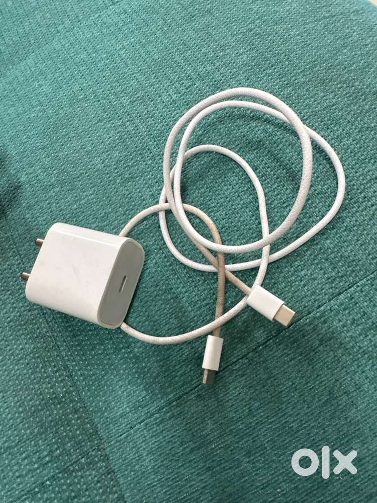 Apple orignal charging cable nd adapter