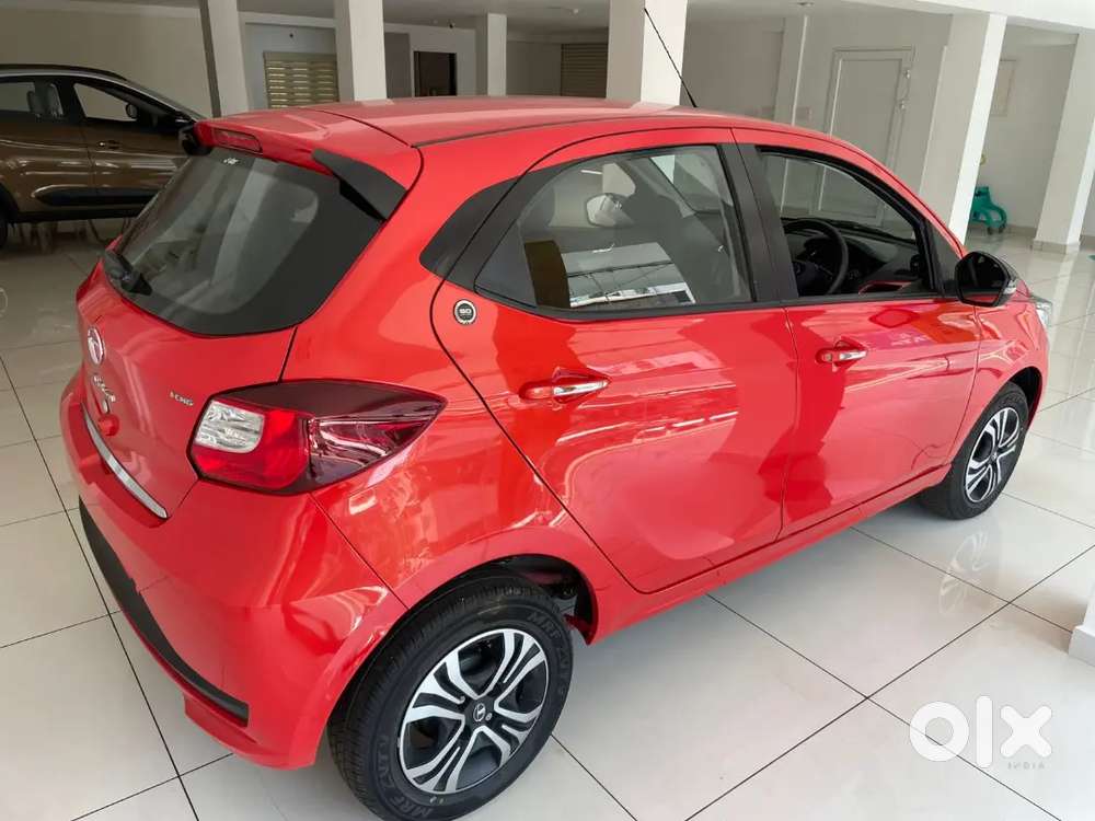 Year Back 2023 Model Tata Tiago  Cng Xz+