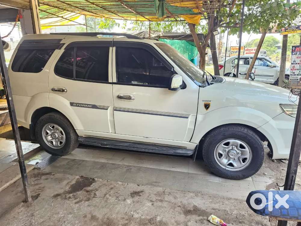 Tata Safari Storme 2016