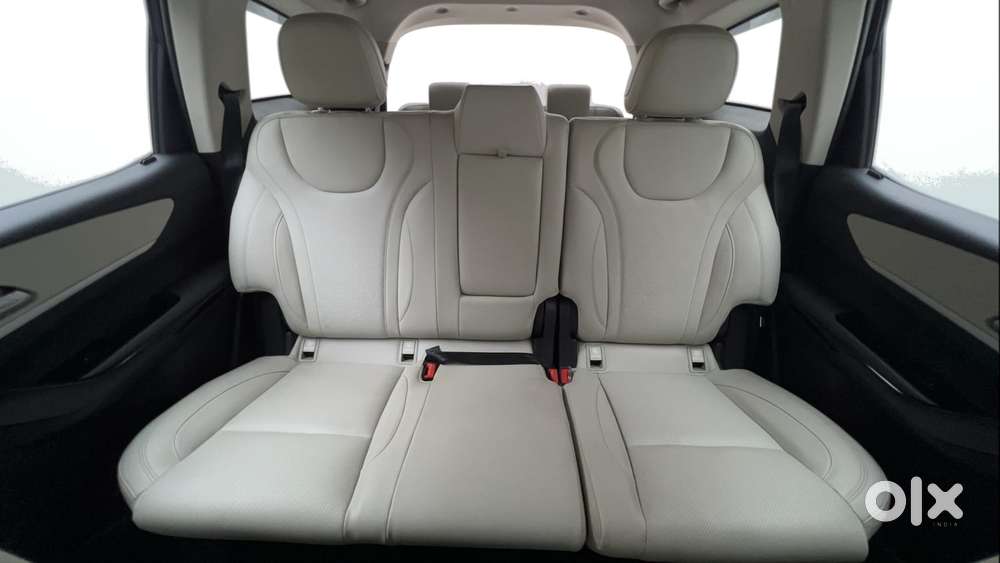 Mahindra Xuv700 2.0 Ax 7 Petrol At Str, 2024, Petrol