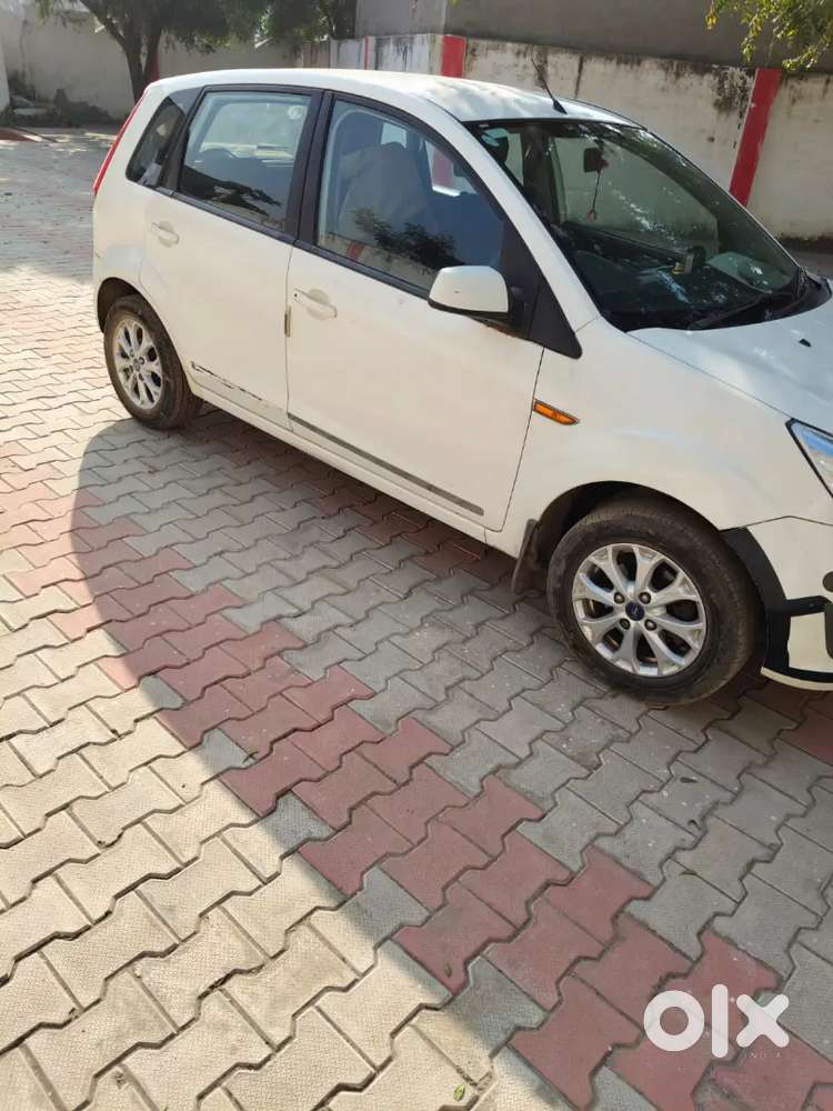 Ford Figo Titanium 2013 Petrol