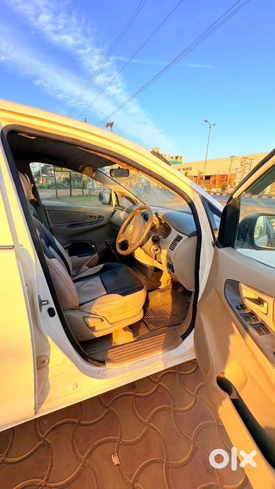 Toyota Innova 2.5 G (diesel) 8 Seater, 2010, Diesel