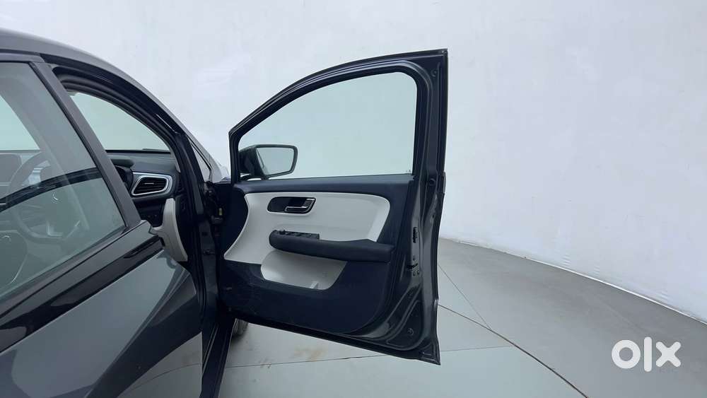 Tata Altroz 1.2 Xza Plus, 2023, Petrol
