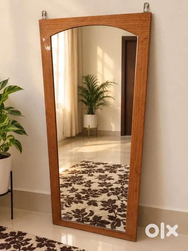 A long Mirror