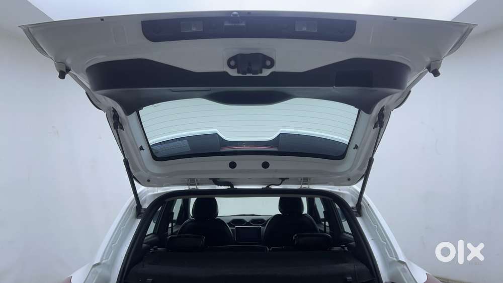 Nissan Magnite 1.0 Xv Premium, 2023, Petrol