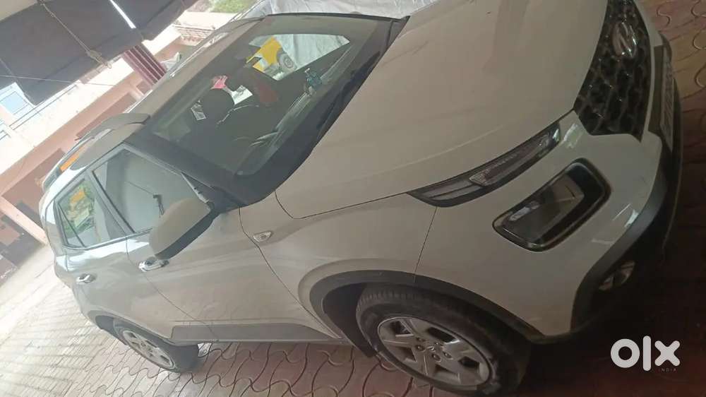 Hyundai Venue 2021 Petrol 19000 Km Driven