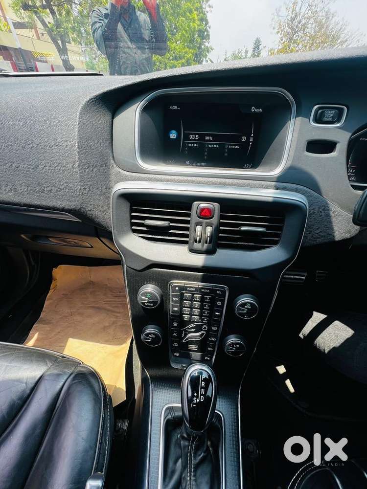 Volvo V40 2016 Diesel 105000 Km Driven