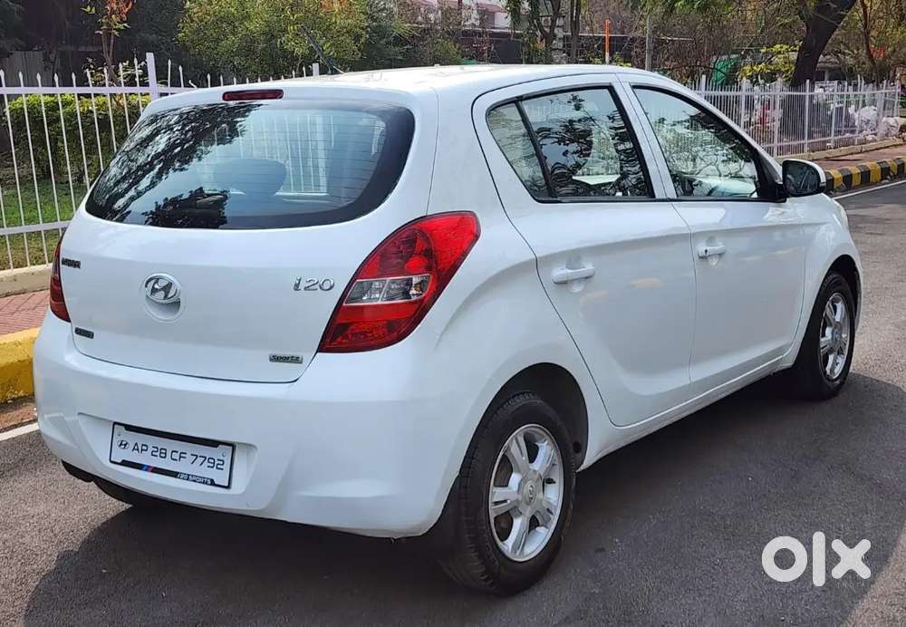 Hyundai New I20 2011 Dual Tone