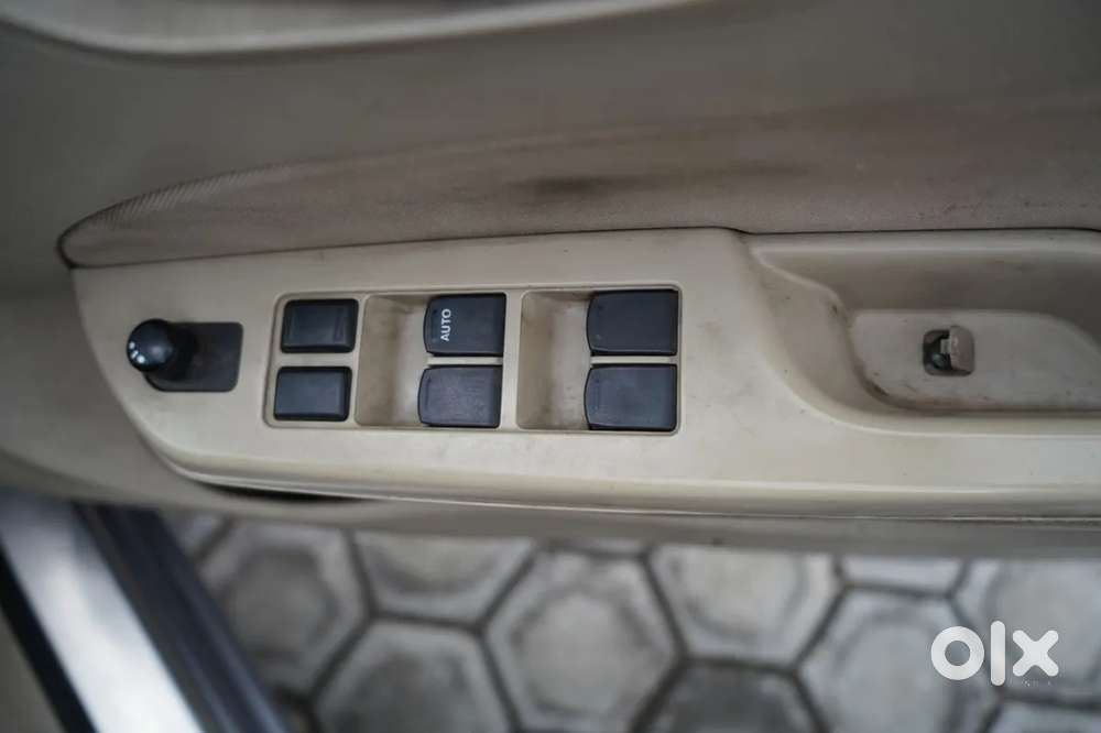 Maruti Suzuki Swift Dzire 1.3 Zxi, 2014, Petrol