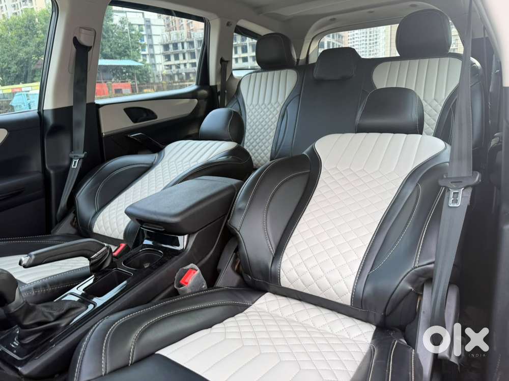 Mahindra Xuv700 2.0 Ax 5 Petrol At Str, 2023