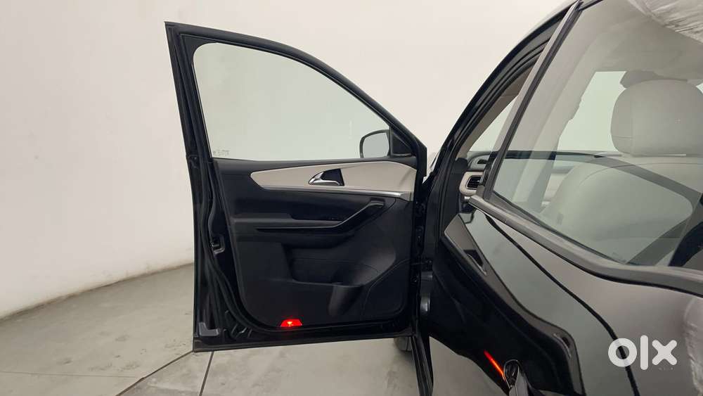 Mahindra Xuv700 2.2 Ax 7 Diesel Mt Luxury Pack Str, 2024, Diesel