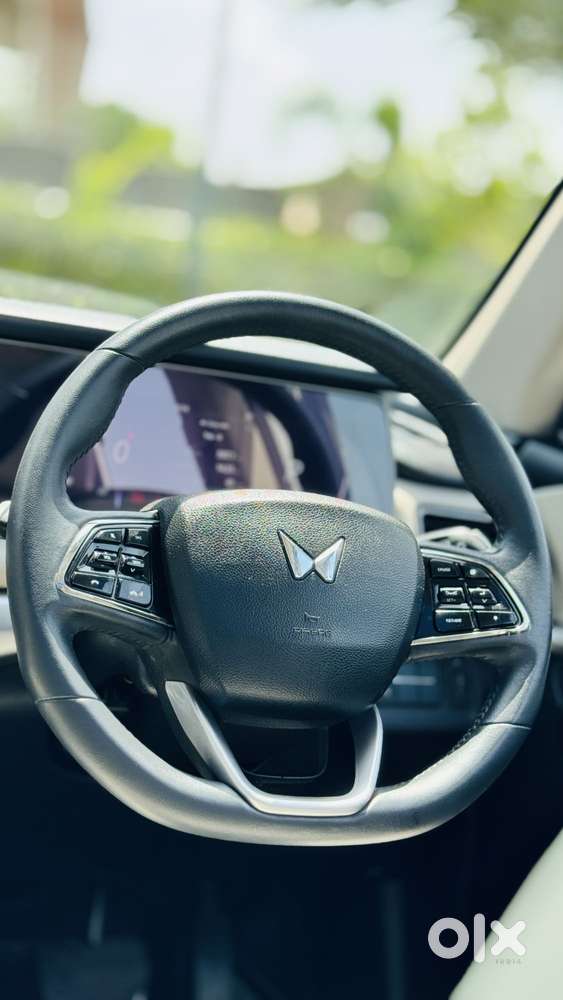 Mahindra Xuv700 2.2 Ax 7 Diesel At Luxury Pack Str, 2025, Diesel