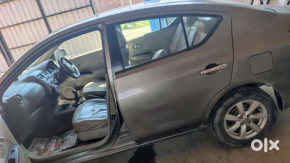 Nissan Sunny 2012