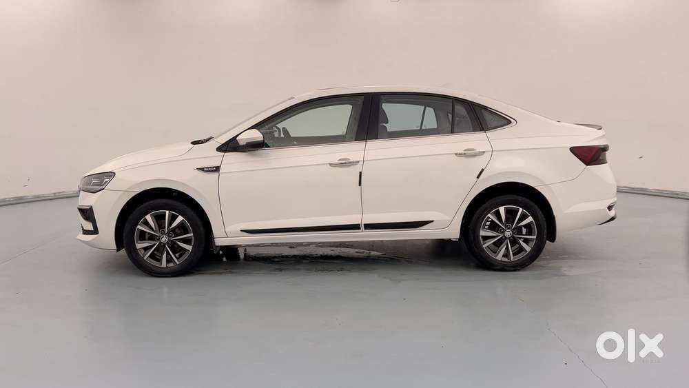 Skoda Slavia Style 1.0l Tsi Mt, 2023, Petrol
