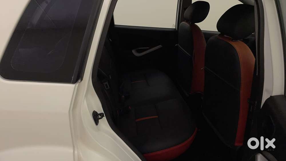 Ford Figo 2010-2012 Petrol Titanium, 2011, Petrol