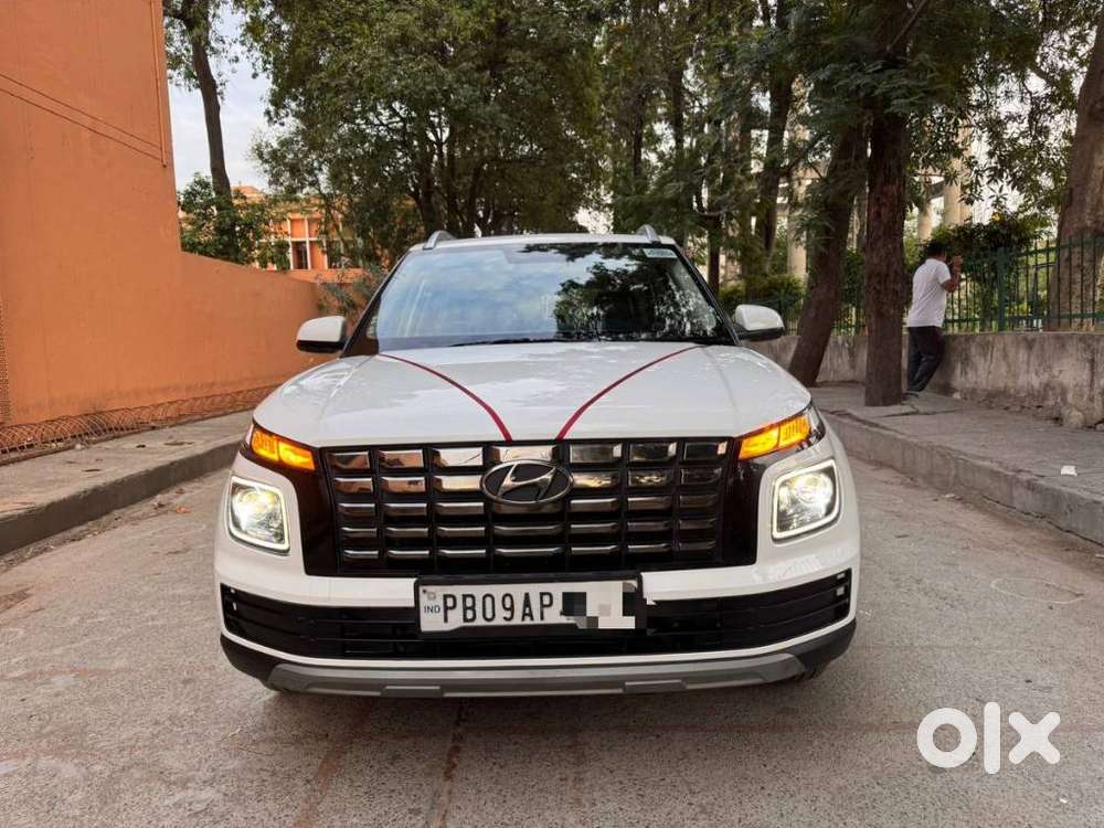 Hyundai Venue 1.2 S (o), 2024, Petrol