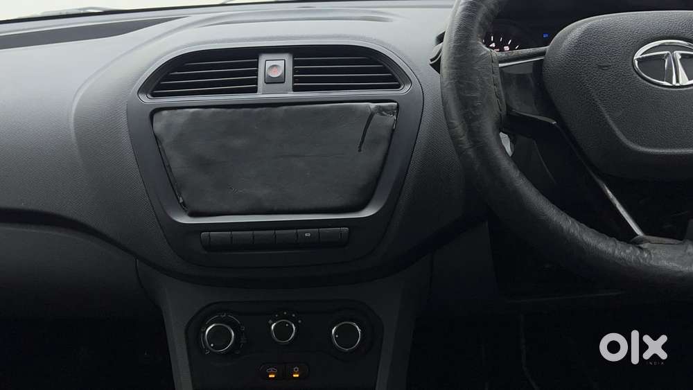 Tata Tigor Xe, 2017, Petrol