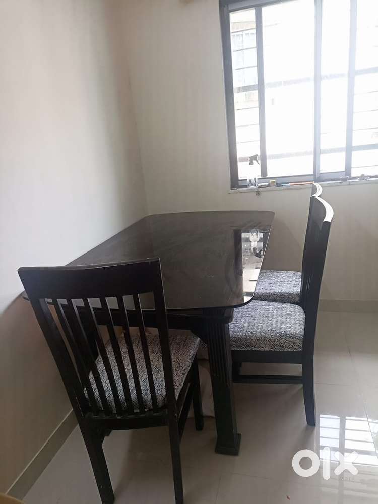 Dinning table 4 seater