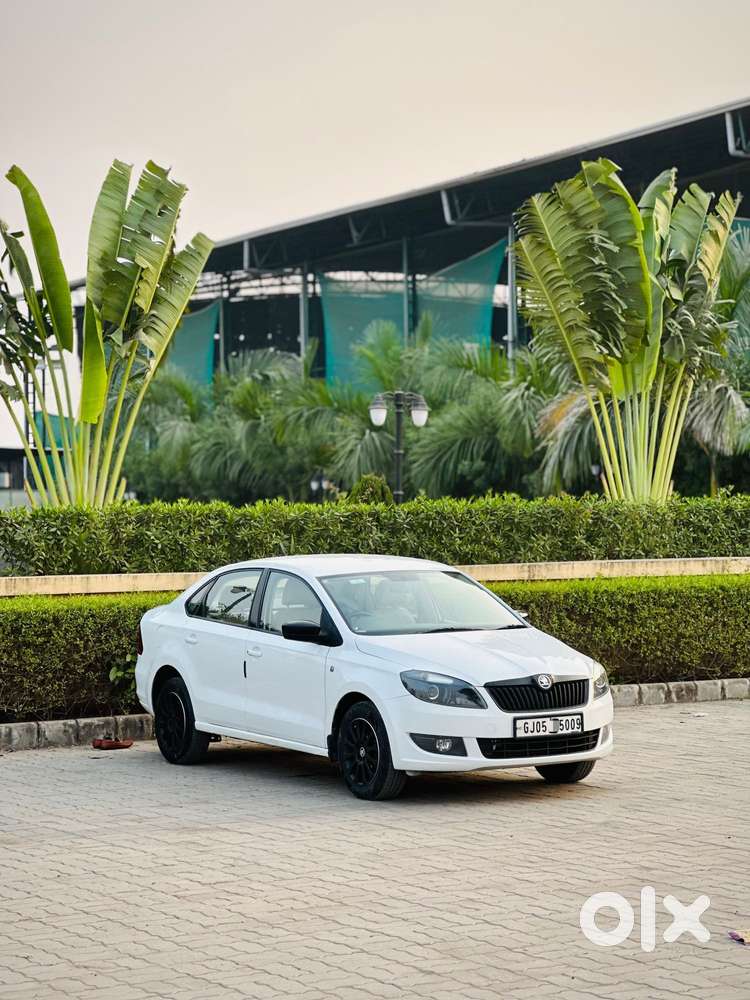 Skoda Rapid 1.5 Elegance Tdi Mt, 2015, Diesel
