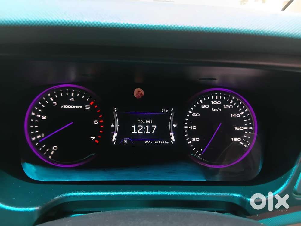 Mahindra Marazzo M6, 2019, Diesel