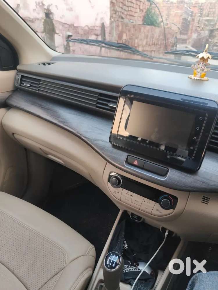 Maruti Suzuki Ertiga Zxi 2024 Cng अभी कंपनी में सर्विस और बीमा करवाया