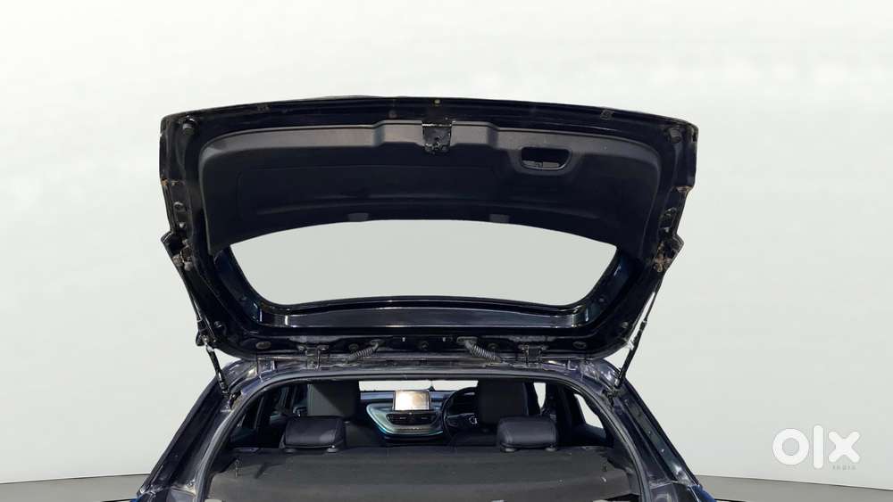 Tata Altroz 1.2 Xza Plus Dark Edition Dct, 2022, Petrol