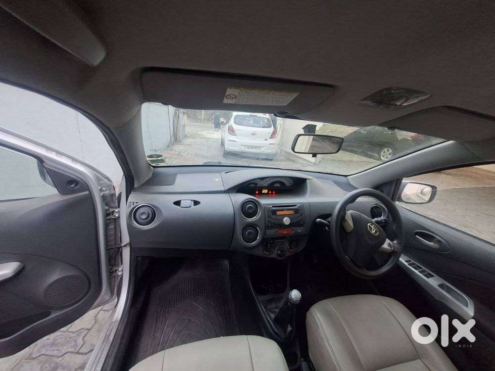Toyota Etios V, 2012, Petrol