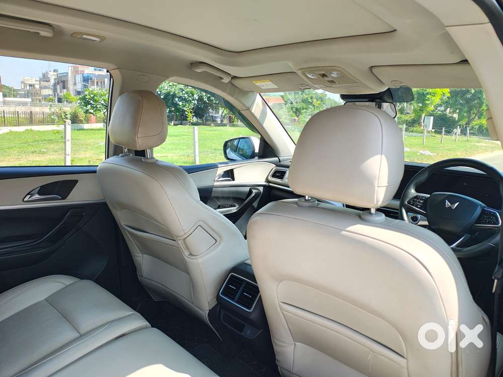 Mahindra Xuv700 2.2 Ax 7 Diesel At Str, 2021, Diesel