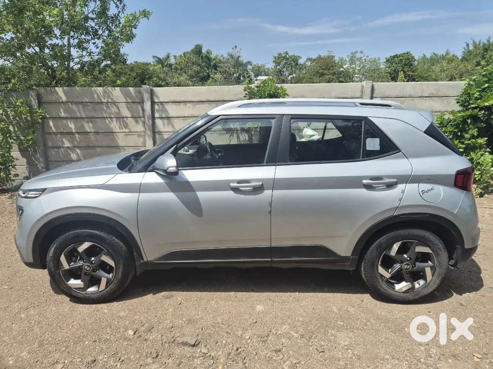 Hyundai Venue 2021 Petrol 38000 Km Driven