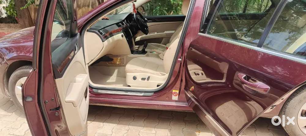 Skoda Superb 2011 Petrol 70000 Km Driven