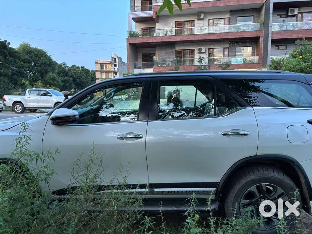 2022 Toyota Fortuner Legender 4x4 At | 1st Owner | Aug 2023 | 103000