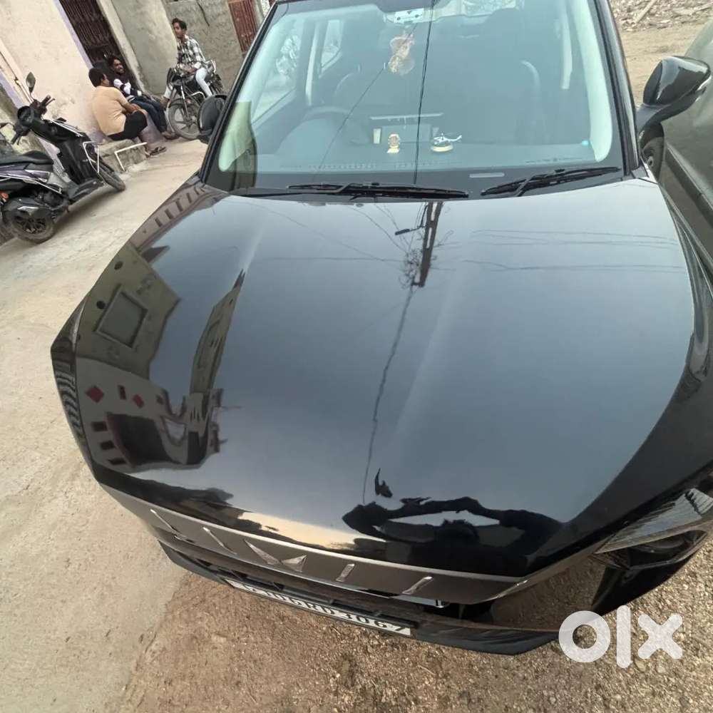 2025 Mahindra Xuv 3xo Revx M  Stealth Black  7700 Km  Single Owner