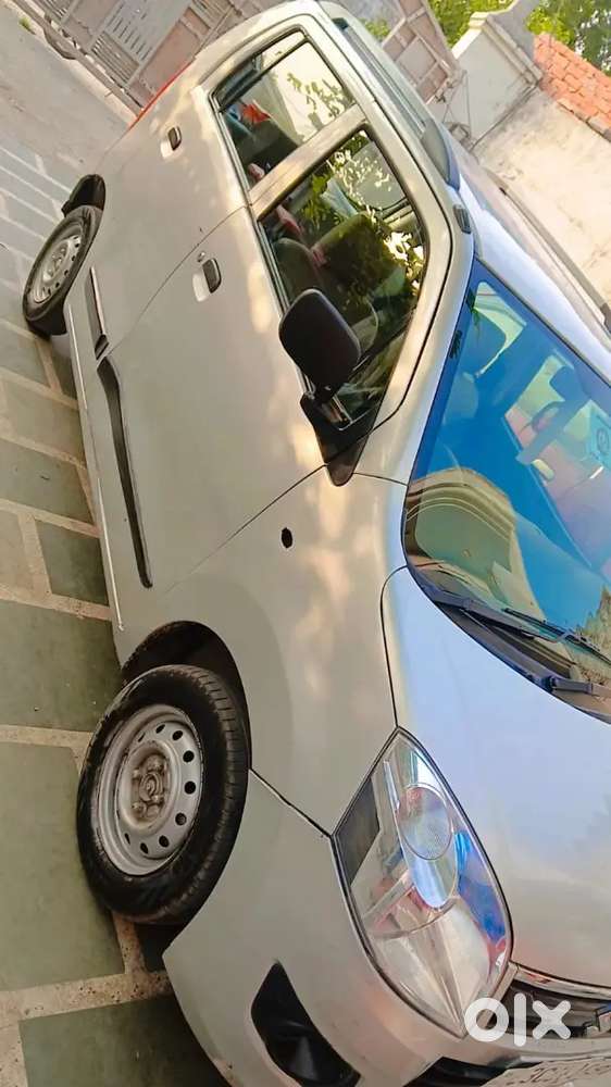 2016 Model  Company Fitted Cng   5 Years And 6.months.left Of This Car
