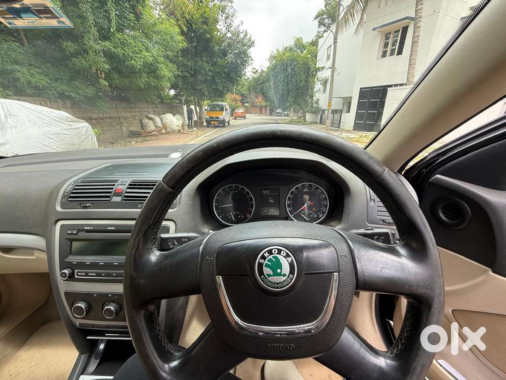 Skoda Laura Ambiente 2.0 Tdi Cr Manual, 2011, Diesel