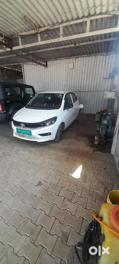 Single Hand Car Any Addition Features Are Add In The Car After Market