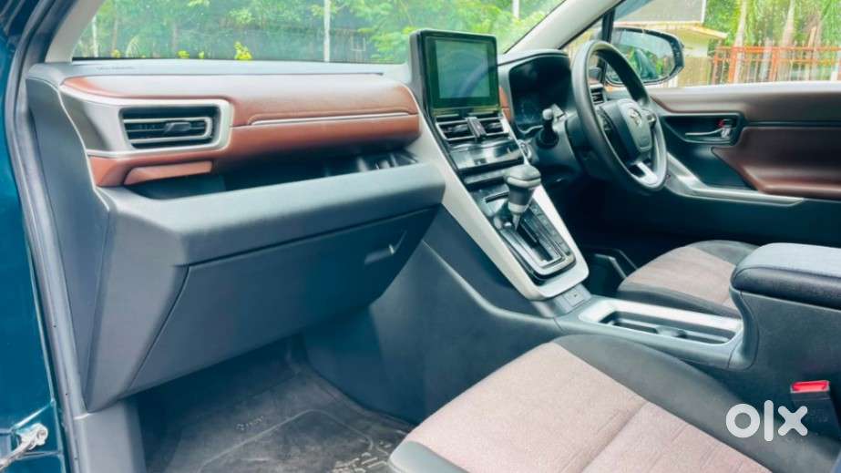 Toyota Innova Hycross Gx (o), 2025, Petrol