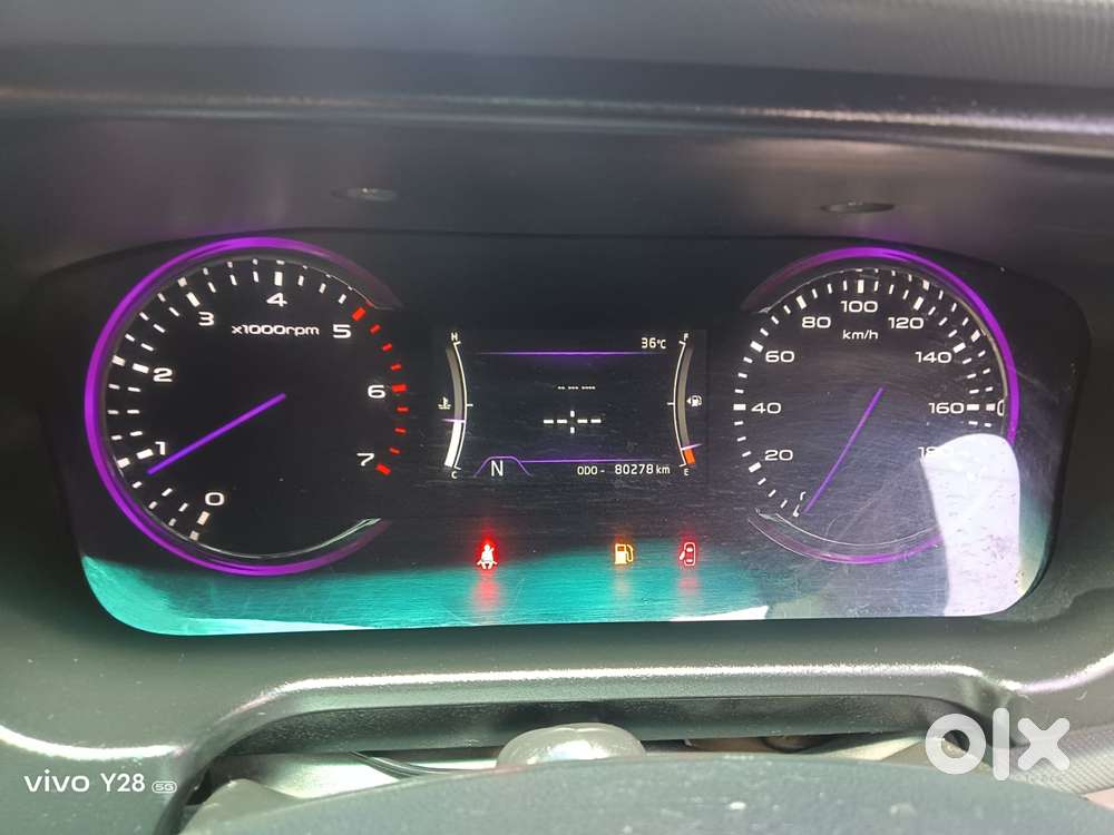 Mahindra Marazzo M6, 2019